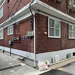 Bueno Day - Near Hongdae & Historic Sites
