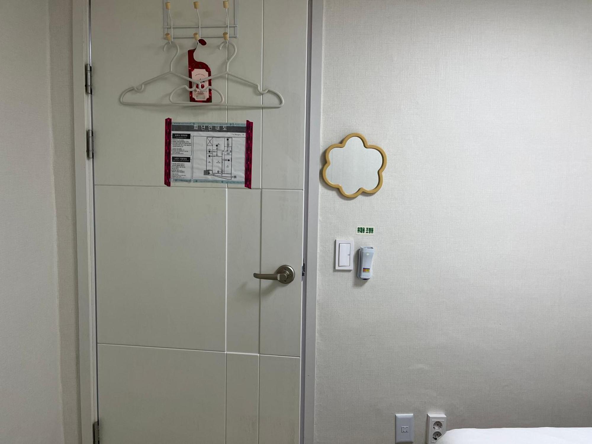 Bueno Day - Near Hongdae & Historic Sites Hostel *